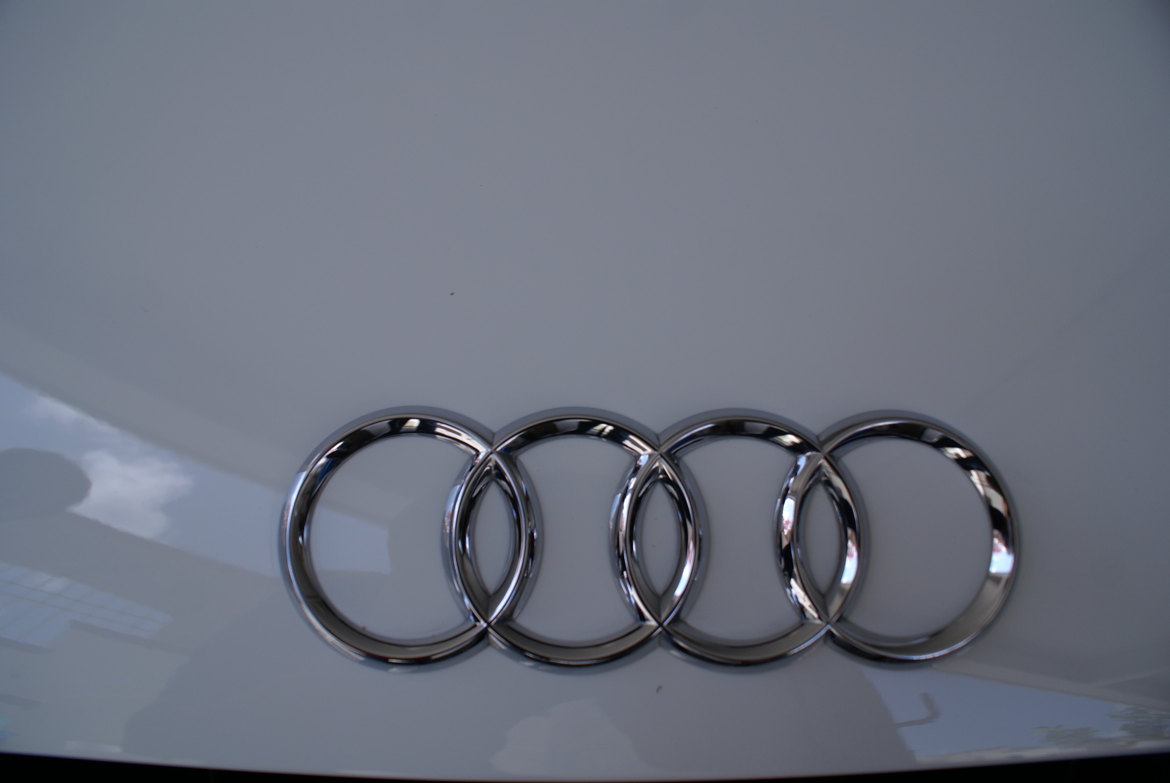 Audi R8 — emblema cuatro aros
