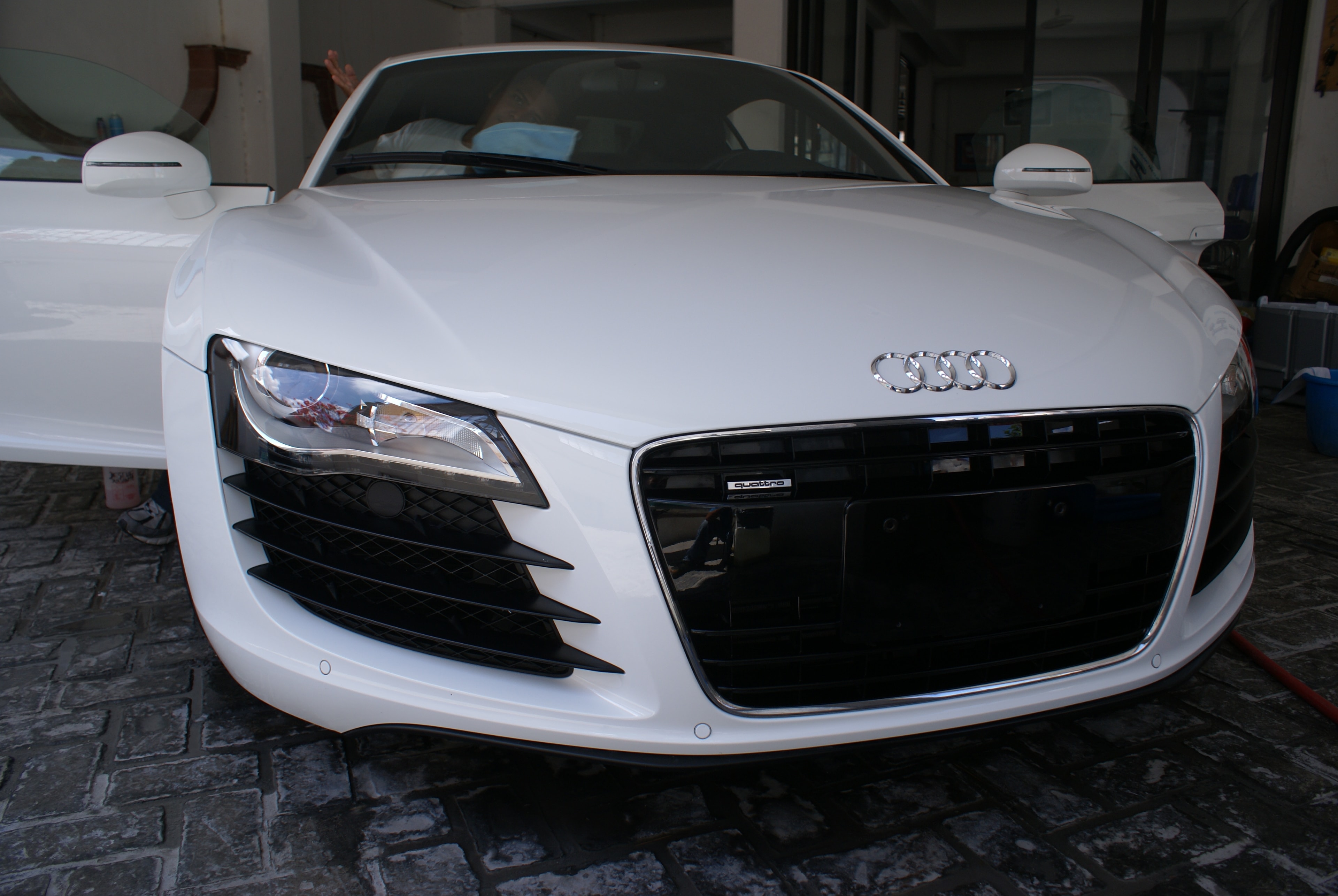 Audi R8 V8 FSI — frente completo