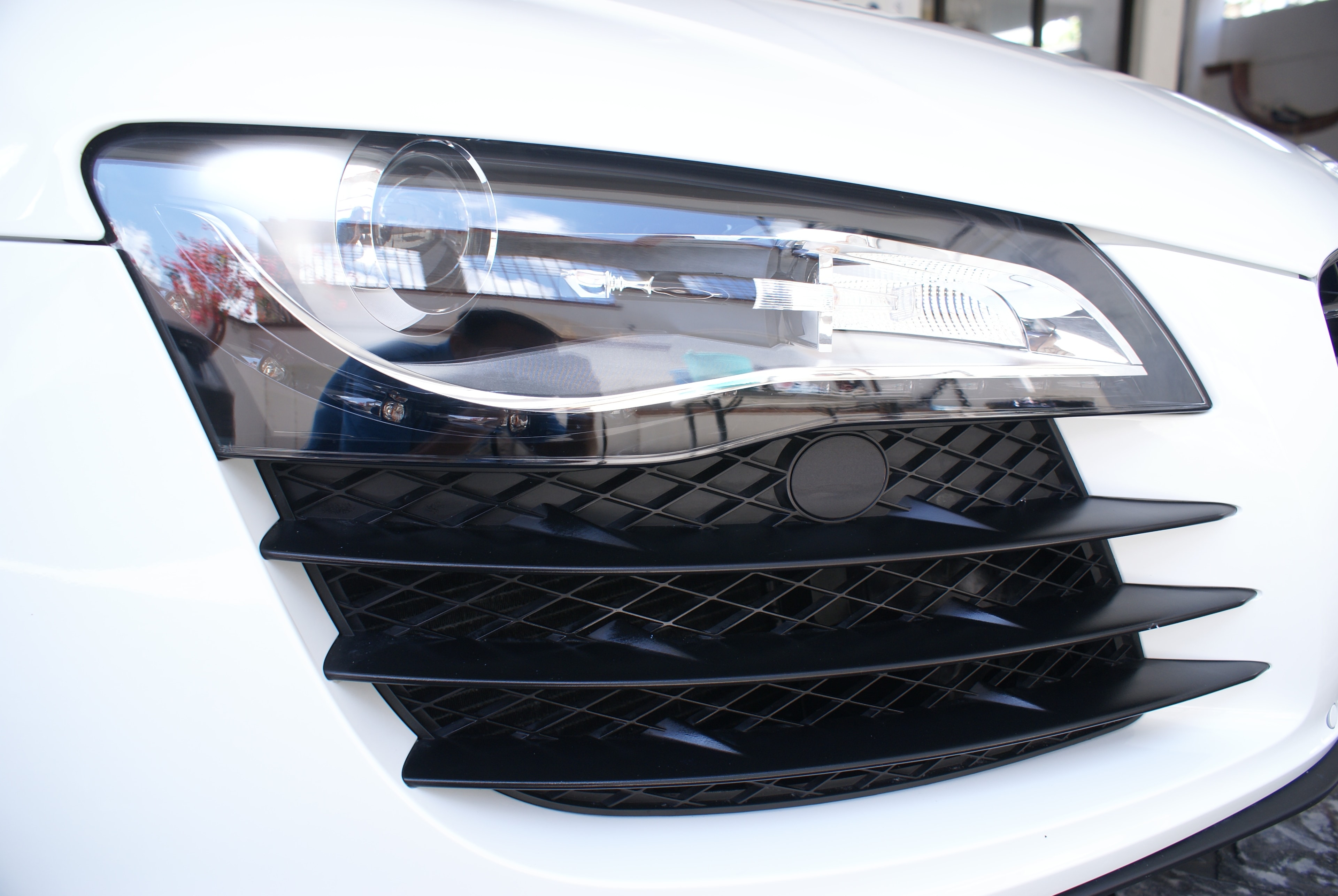 Audi R8 — faro izquierdo close-up