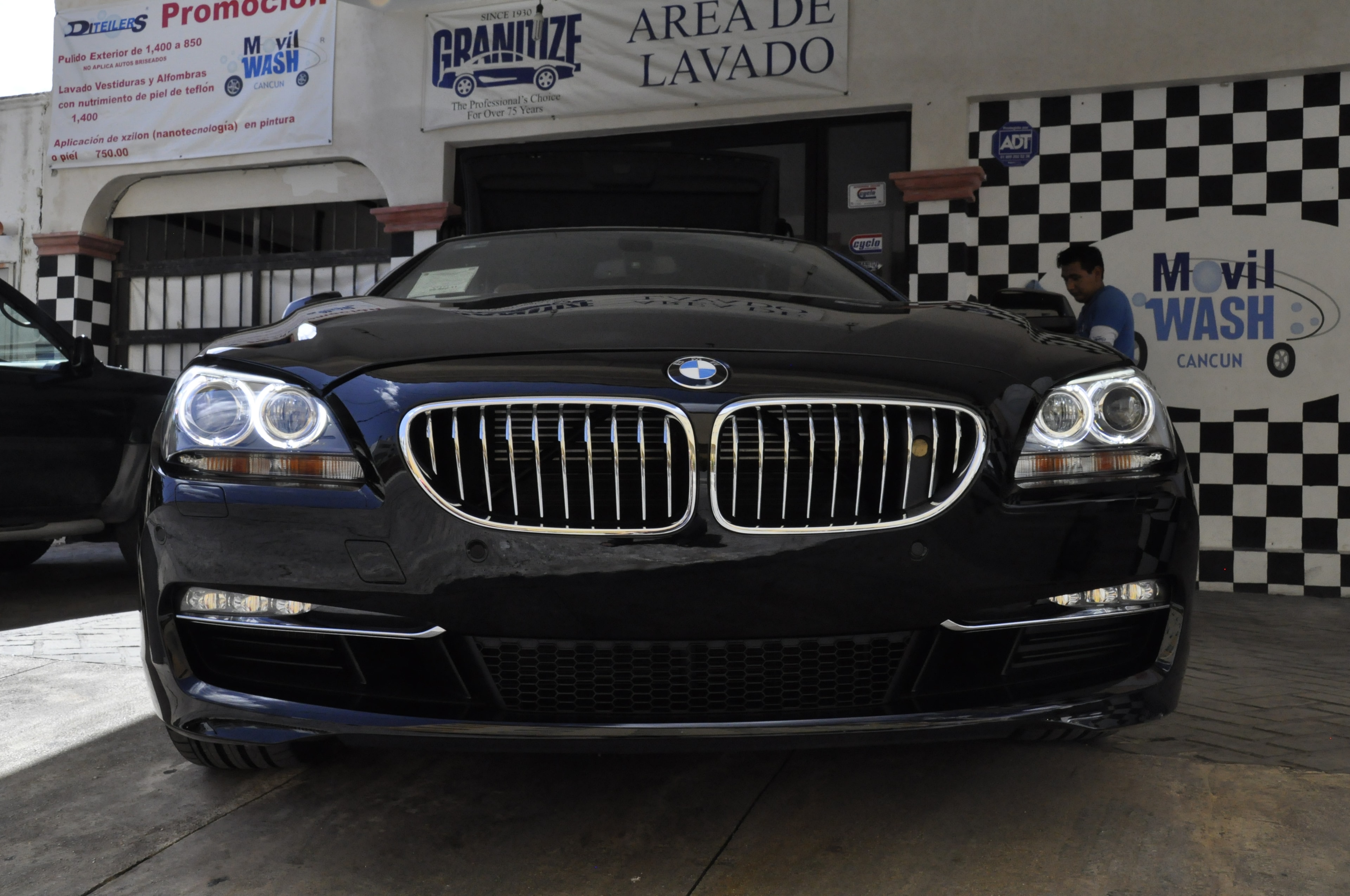 BMW frente — en instalaciones Movilwash Cancún