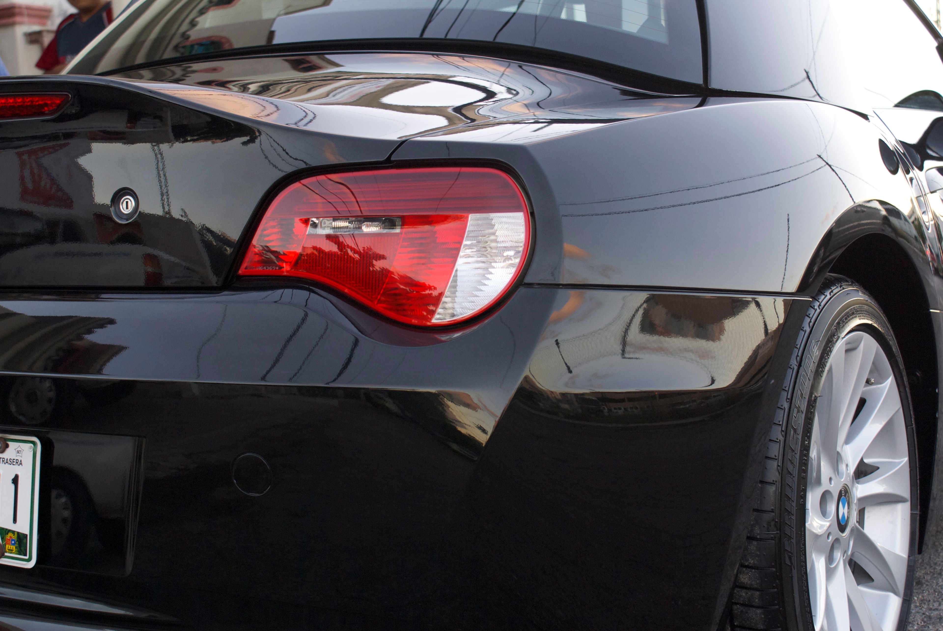 BMW Z4 — calavera trasera brillante